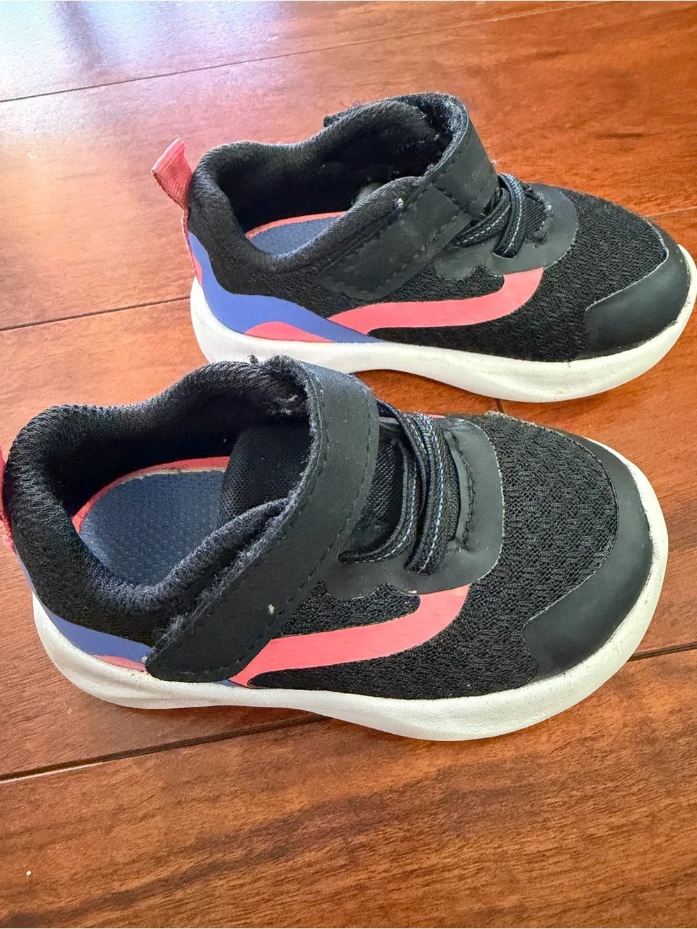Kids Black and Pink Lightweight Hook-and-Loop Sneakers Size 5